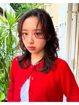 アデ オモテサンドウ(ade omotesando) 人気のレイヤーをニュアンスパーマでコテ巻き風に