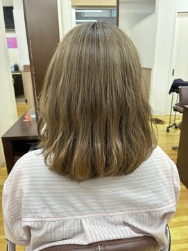 ヘアーサロンイーグル(Hair Salon Eagle) カーキベージュ