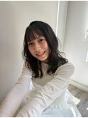 柔らかウェーブ×自然な前髪スタイル