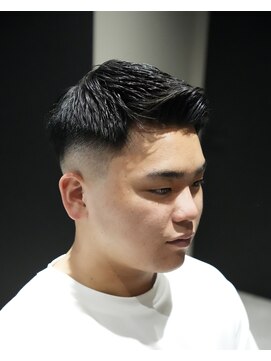 メッツ 原宿(METS) MEN'S/フェザーアップ×ミドルフェード/短髪/黒髪