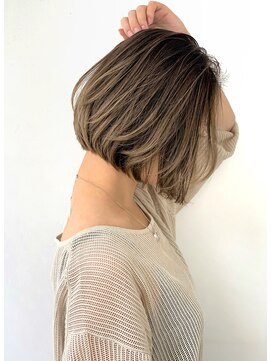 トルネード(TORNADO) 前下がりレイヤボブハイライトバレイヤージュ