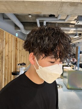 アカ(ACA) 波巻きツイストスパイラルパーマメンズ 大通札幌センターパート