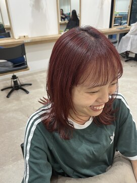 エンタリティ(entality) ワインレッドと外ハネレイヤースタイル