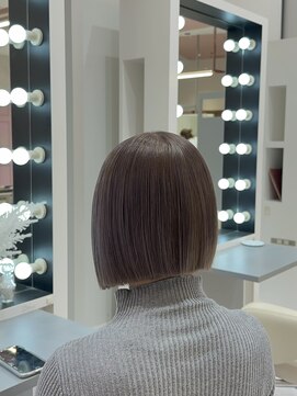 リー 梅田(Lee) 前下がりボブ×ブリーチ1回透明感カラー