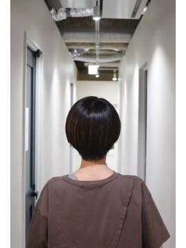 ビー(Be) 襟足短めショート