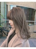 セミロングとオリーブベージュ
