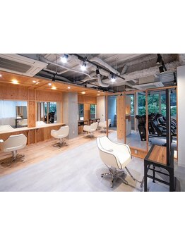 【HPB AWARD 2022～2024 BEST SALON 3年連続 GOLD/SILVER Prize受賞、2025 BEST SALON 注目サロン選出】