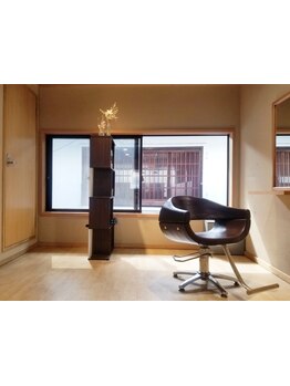 ""まるで街中には無いような落ち着いた空間。街の喧騒から離れた少し特別なプライベート空間を。 """