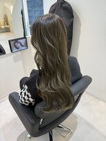 エミュスト(Emuest)&nbsp;赤味無し！オリーブグレージュ