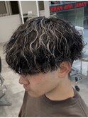 渋谷メンズハイライトカラー緩め波巻きスパイラルパーマ
