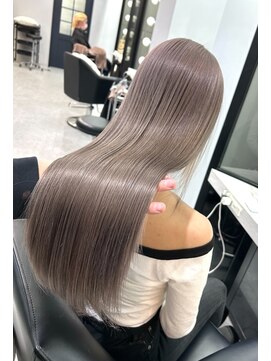 イル 大阪淀屋橋(i'll) ミルクティーグレージュ