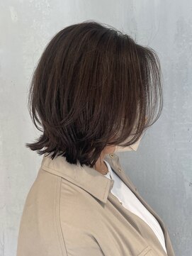 くびれミディアムレイヤー細かめハイライトベージュ40代