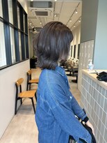 アヴェリー(avely) レイヤーカット/外ハネ/ミディアムレイヤー/髪質改善