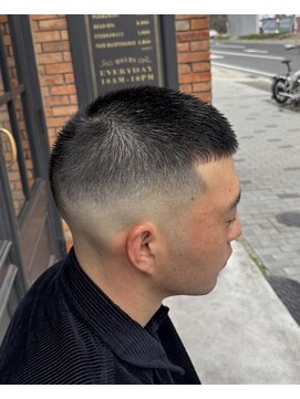 フォーコーナーズ(Four Corners) スキンフェードツーブロック刈り上げジェットモヒカンマンバン