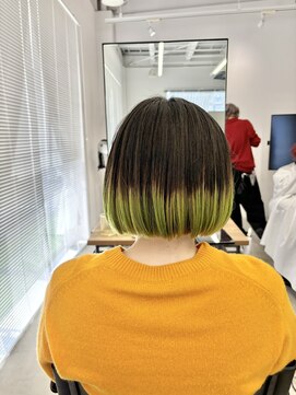 テラス トヨタ(Telasu Toyota) ブリーチカラーでボブにエンドカラーのライムグリーン