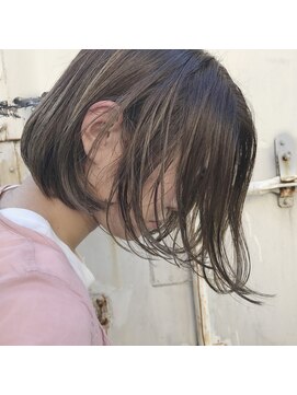 ムジーク(Musiiik) 前下がりボブとハイライト