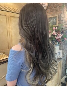 シェリア(Shelia) チラ見せカラー×イヤリングカラー×ミルクベージュ