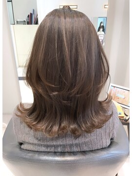 トリコ心斎橋(trico) 白髪ぼかしで赤毛消し×大人可愛ひし形ミディスタイル