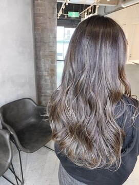 ロロネー 三国(Lolonois) グレージュハイライト