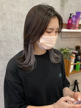 ゴエム(goem) セミディ×外ハネ×インナーカラー