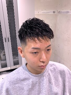 フランクスバーバーザスタンド(Frank’s barber the stand) メンズカジュアルツーブロックパーマショートフェードマッシュF