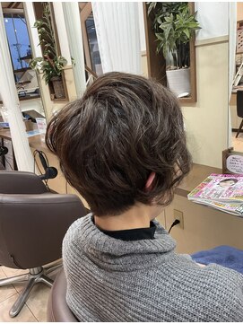 コア フィール ア デイ(COIFFURE A DAY) 【見附今町M3D髪質改善】アシメ・・グリーン系・耳かけショート