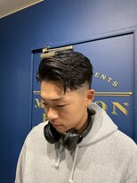 ミリオンバックス 上野(Million Bucks) 毛流れアップバングスタイル