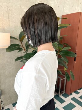 ノエ(noe) 切りっぱなしボブ×オリーブグレージュ