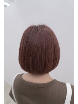 ビーヒアナウ N゜03 金沢駅西店(BE HERE NOW) 愛されショートボブ・40代50代60代・前髪なし・艶ピンクベージュ