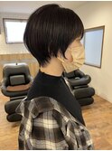 前髪あり丸みショート暗髪くびれ