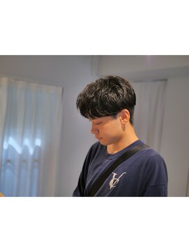 グットルーズトウキョウ(GOOD LOOSE TOKYO) 短めセンターパート/くせ毛/癖毛/スーツ/韓国