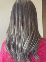 アイズム(I’sm)&nbsp;ウェーブミディアムシルバーカラー×エクステハイライト