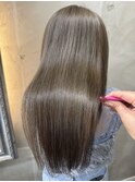 スモーキーグレージュ
