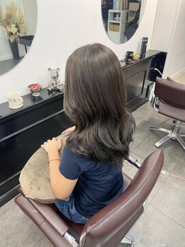 アオ(AO。) ハイライト/オリーブカラー/レイヤーカット