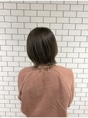 オリーブグレー×ショートボブ