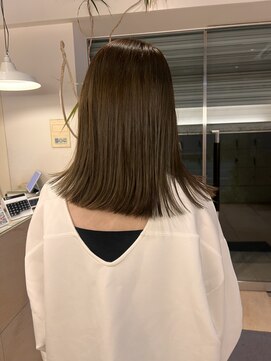 10代20代切りっぱなしボブオリーブカラー