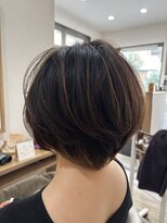 ヒコ(hico)&nbsp;立体感際立つ＊3Dハイライト×美シルエットの大人ショートボブ