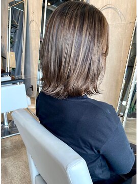 ヘアーリビング 730 宜野湾 730 beige color レイヤーボブ/透明感/顔周りカット