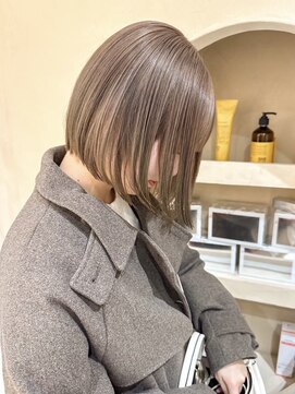 ヒビヲ 天神警固(HIBIO) ショートボブ切りっぱなしボブタッセルボブブリーチダブルカラー