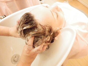 ルーモエスト(Lumo-Est.)の写真/毛穴の奥の汚れ・皮脂をスッキリ！頭皮環境を整える《Lumo_Est.》のヘッドスパで活き活き髪が手に入る♪