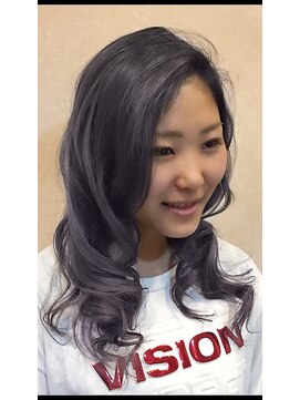 ファミーユ・デ・グラシュ(Famille des gracieux) 赤みのないグレーカラー