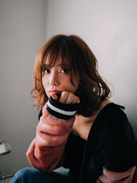 アマリス(Amaris) 大きめカールのミディアムボブ20代/30代/40代/庭瀬