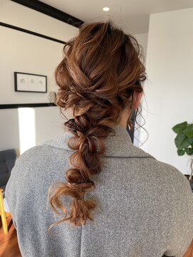 スリーバイザサロン(THREE by the salon) 編みおろしヘア