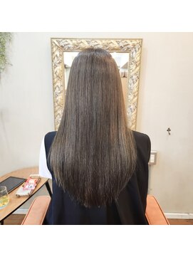 エルムトウキョウ(ELM Tokyo) オリーブグレージュのサラツヤ髪☆