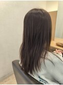 ピンクグレージュなストレートスタイル