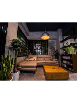 【平日22時まで営業】仕事終わりにも立ち寄れるサロン。忙しいビジネスマンのカッコ良さを引き出します！