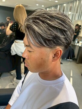 メンズサロン キング 高槻店(Men’s salon K!ng) フェザーショートアップバングセンターパートメンズハイライト