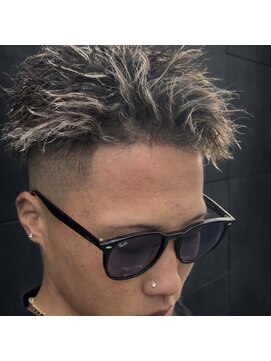 ウィスカーズ(Whiskers) スキンフェード×メッシュ×ツイストスパイラル