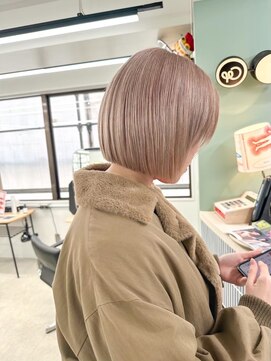 ヒビヲ 天神警固(HIBIO) ショートボブ切りっぱなしボブタッセルボブブリーチダブルカラー