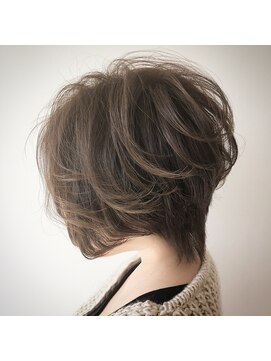 エフィル(efil.) 【efil. Hair design】大人ハイライトショートスタイル